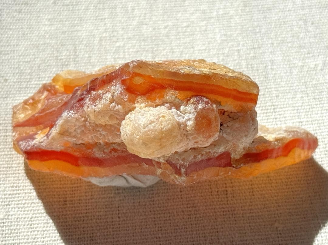 【希少 玉川産】赤瑪瑙 仏頭層入り 130g 原石／標本